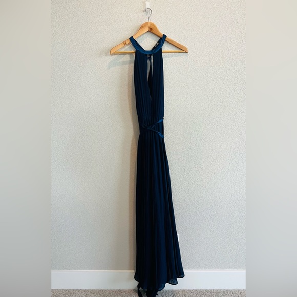 TFNC Pleated Maxi Bridesmaid Dress with Cross Back and Bow Detail Size 4 - Picture 7 of 7